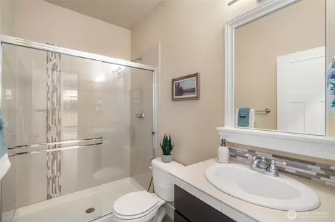 Bath - 16815 37th Dr SE, Bothell, WA 98012 photo 1 of 5