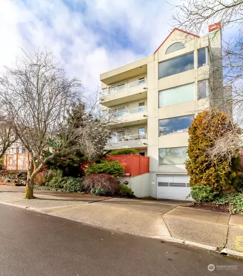 1613 California Ave SW #102, Seattle, WA 98116