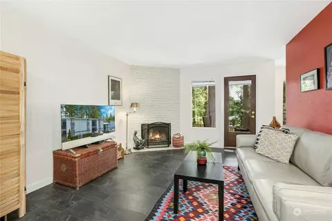 14018 Juanita Dr NE #C6, Kirkland, WA 98034