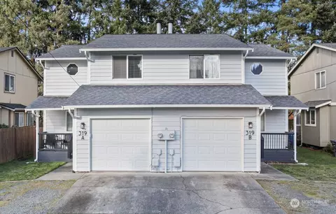 319 10th Ave SE #A & B, Puyallup, WA 98372