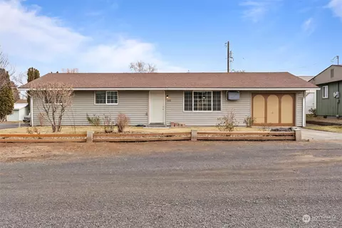 1012 S Grant Ave, Warden, WA 98857
