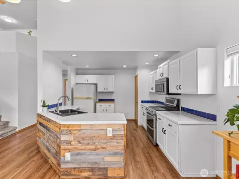 Kitchen - 14320 53rd Ave SE, Everett, WA 98208 photo 4 of 4