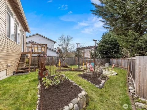 Exterior - 14320 53rd Ave SE, Everett, WA 98208 photo 8 of 11