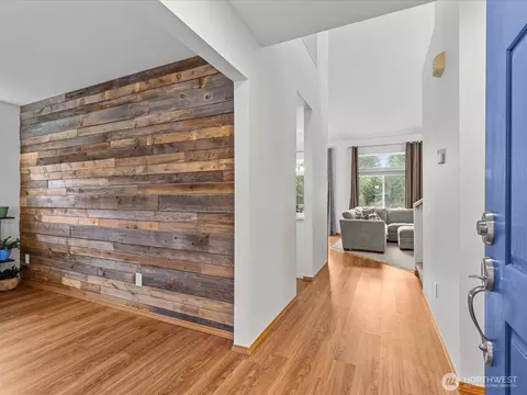 Entry Way - 14320 53rd Ave SE, Everett, WA 98208 photo 2 of 5
