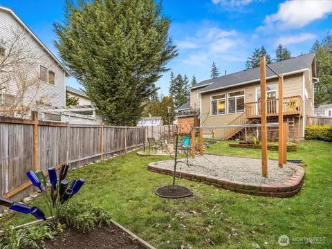 Exterior - 14320 53rd Ave SE, Everett, WA 98208 photo 9 of 11