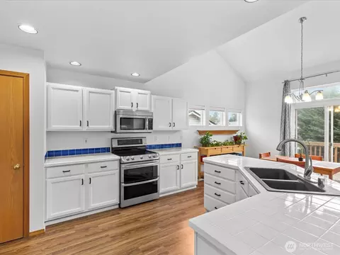 Kitchen - 14320 53rd Ave SE, Everett, WA 98208 photo 1 of 4