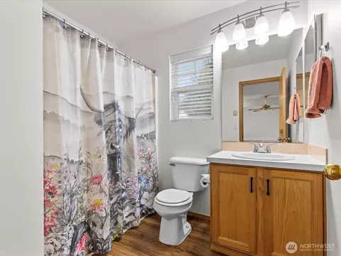 Bath - 14320 53rd Ave SE, Everett, WA 98208 photo 2 of 3
