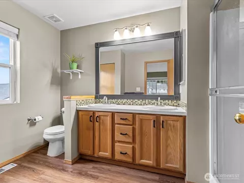Bath - 14320 53rd Ave SE, Everett, WA 98208 photo 3 of 3