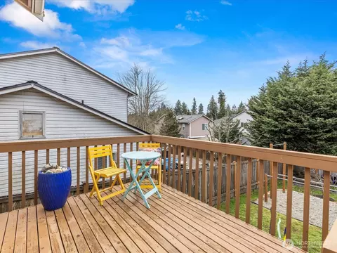 Exterior - 14320 53rd Ave SE, Everett, WA 98208 photo 7 of 11