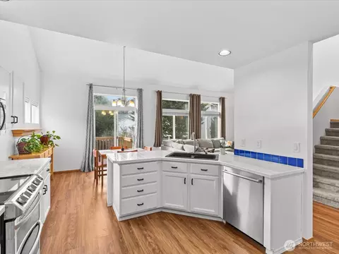 Kitchen - 14320 53rd Ave SE, Everett, WA 98208 photo 2 of 4