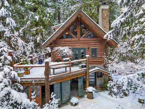 7113 Olympus Way, Glacier, WA 98244
