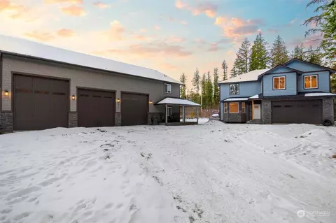 8619 Golden Valley Dr, Maple Falls, WA 98266