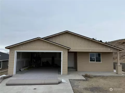 844 N Macaw Ave, East Wenatchee, WA 98802