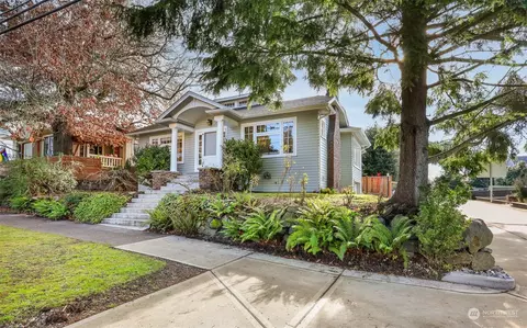 1103 NE 55th St, Seattle, WA 98105