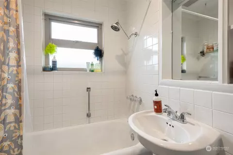2016 Broadway E #D, Seattle, WA 98102 photo 25