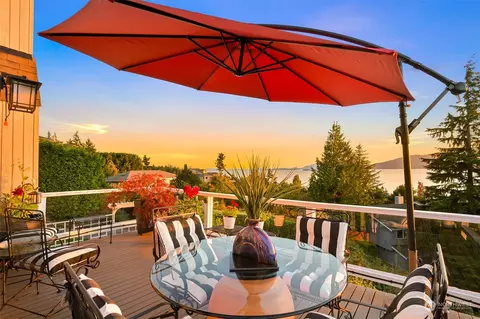 407 S Clarkwood Dr, Bellingham, WA 98225