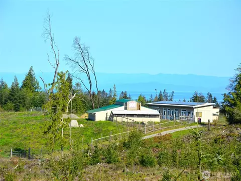 1002 A Lemmon Rd, Port Angeles, WA 98362