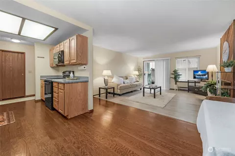 8823 Holly Dr #C101, Everett, WA 98208