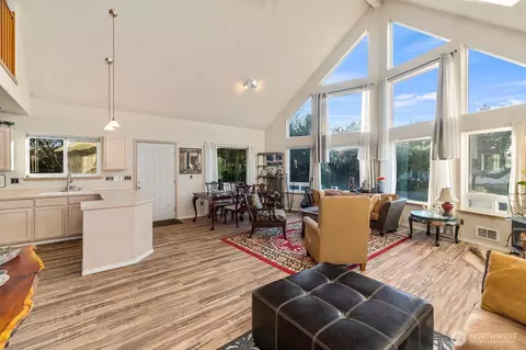 520 Inlet Ave NW, Ocean Shores, WA 98569