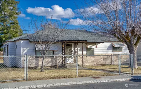 18 NE H St, Ephrata, WA 98823