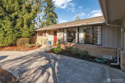 818 Maplewood Ave, Kent, WA 98030