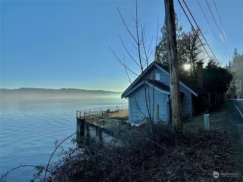 8621 NE North Shore Rd, Belfair, WA 98528