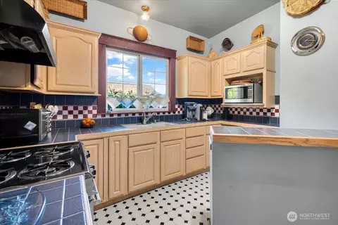Kitchen - 17505 Eason Ave, Bothell, WA 98011 photo 1 of 2