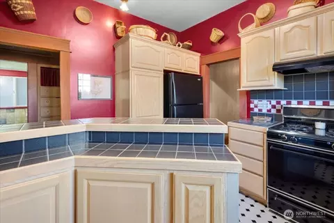 Kitchen - 17505 Eason Ave, Bothell, WA 98011 photo 2 of 2