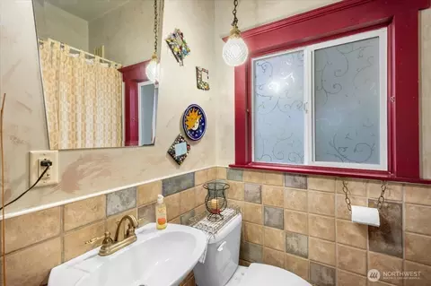 Bath - 17505 Eason Ave, Bothell, WA 98011 photo 1 of 2