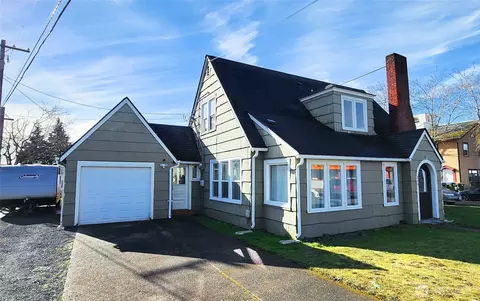 210 W Hanson St, Centralia, WA 98531