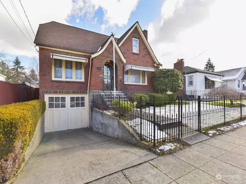 3236 39th Ave SW, Seattle, WA 98116