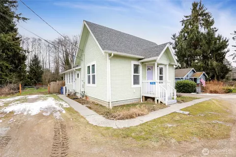 316 Ferry St, Burlington, WA 98233