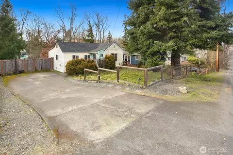 10405 8th Ave NE, Seattle, WA 98125