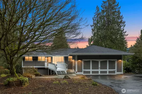 90 Big Bear Pl NW, Issaquah, WA 98027