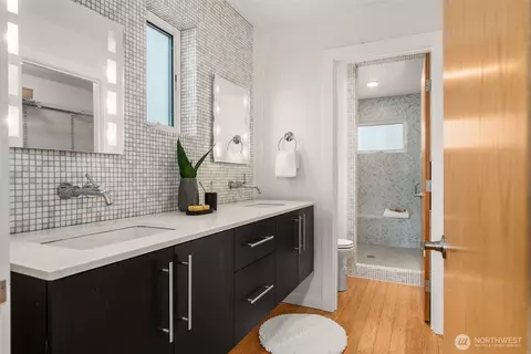 Bath - 1806 24th Ave S, Seattle, WA 98144 photo 2 of 4