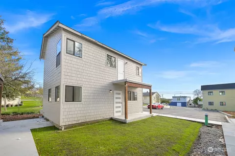 476 SE Barrington Dr #B, Oak Harbor, WA 98277
