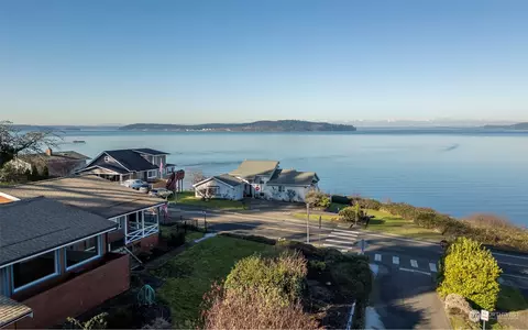 2014 Lafayette St, Steilacoom, WA 98388