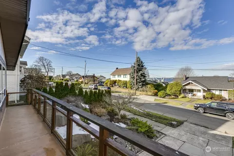 Exterior - 714 33rd St, Everett, WA 98201 photo 8 of 8