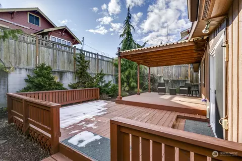 Exterior - 714 33rd St, Everett, WA 98201 photo 4 of 8