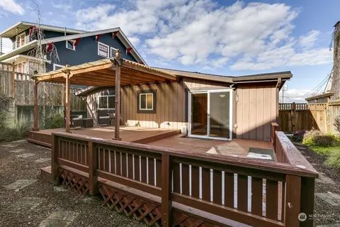 Exterior - 714 33rd St, Everett, WA 98201 photo 6 of 8