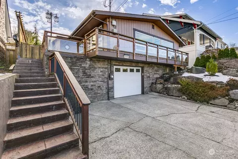 Exterior - 714 33rd St, Everett, WA 98201 photo 2 of 8