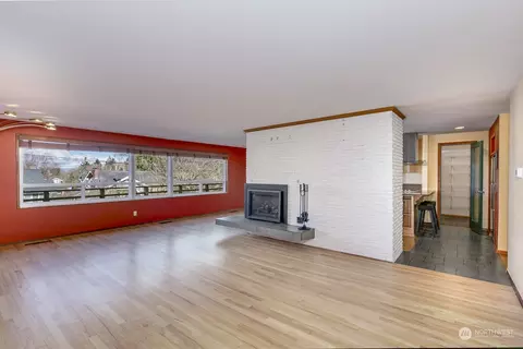 Living - 714 33rd St, Everett, WA 98201 photo 1 of 3