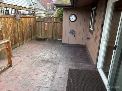 Exterior - 714 33rd St, Everett, WA 98201 photo 7 of 8