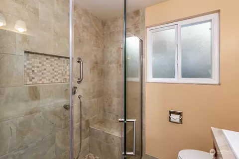 Bath - 714 33rd St, Everett, WA 98201 photo 2 of 2
