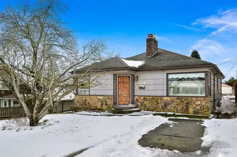 108 S 7th St, Lynden, WA 98264