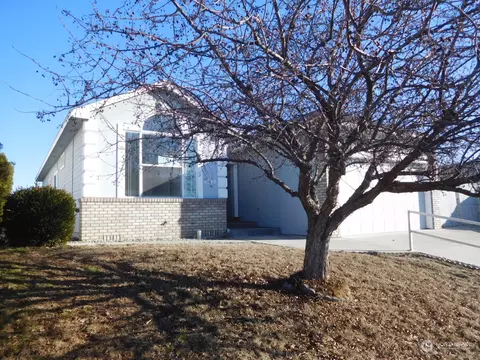 8548 Canyon Ave, Kennewick, WA 99336