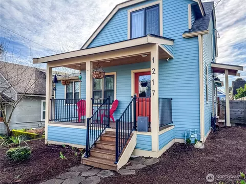 1217 8th St, Bremerton, WA 98337