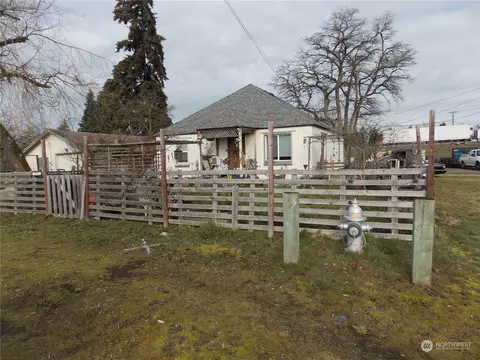 751 110th St S, Parkland, WA 98444