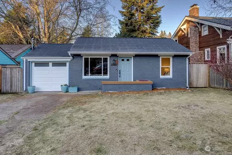 9227 Palatine Ave N, Seattle, WA 98103