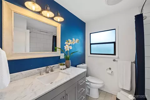 Bath - 6310 Berkshire Dr, Everett, WA 98203 photo 1 of 1